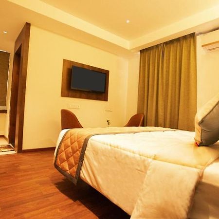 Super Hotel O Nar Comforts Near Ksr Railway Station Bangalore Bagian luar foto